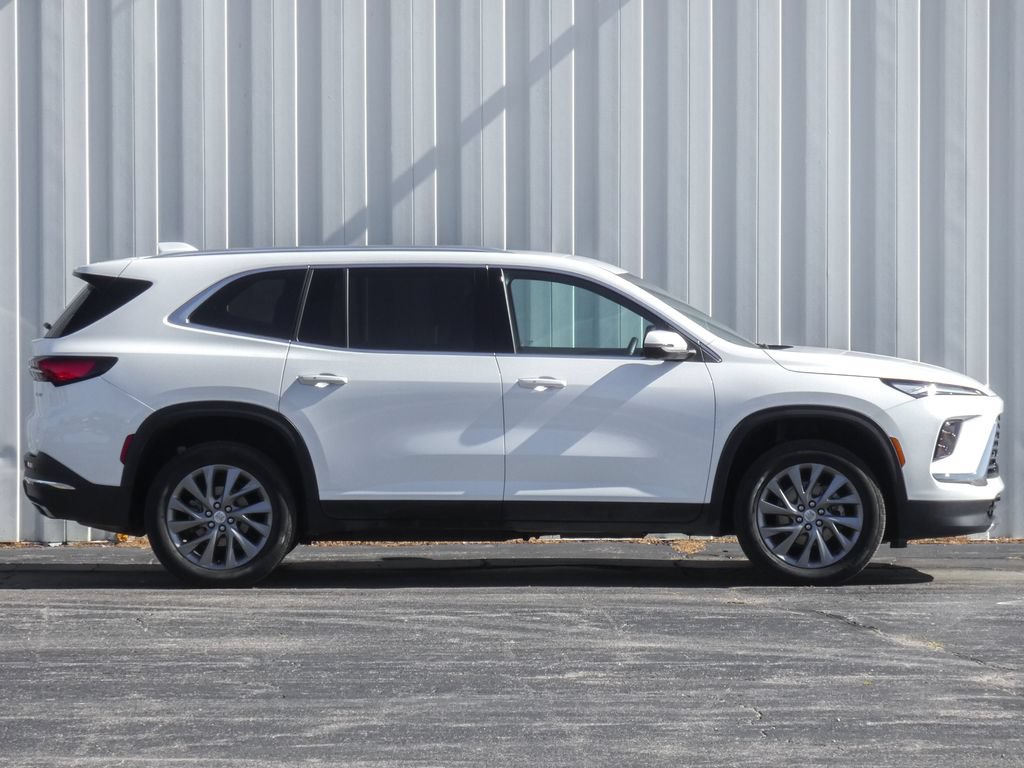 Used 2025 Buick Enclave Preferred AWD/4WD image 2