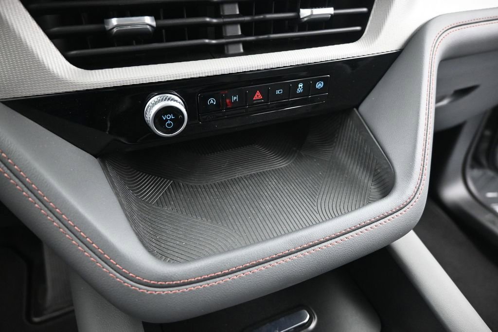 Certified 2025 Ford Explorer Active RWD image 17