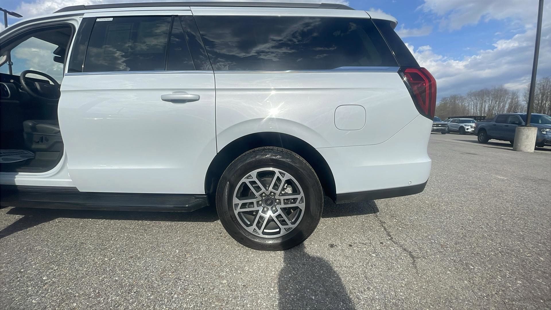 Certified 2025 Ford Expedition Max Active AWD/4WD image 27