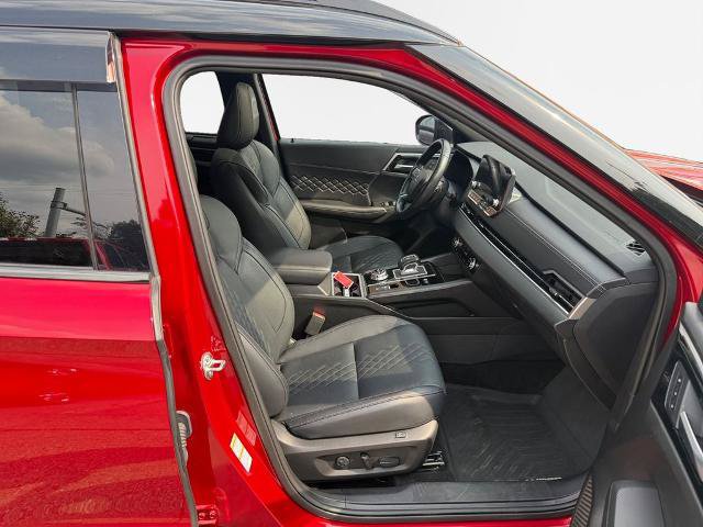 Used 2025 Mitsubishi Outlander 4WD Plug-In Hybrid image 26