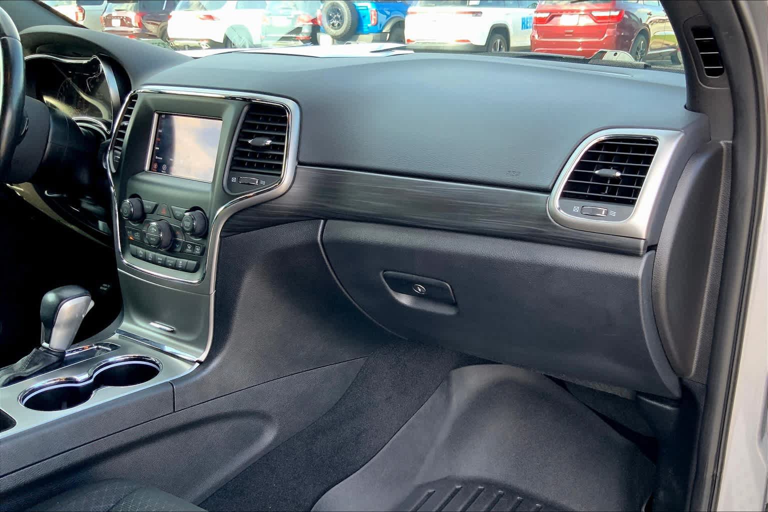 Used 2021 Jeep Grand Cherokee Laredo RWD image 18