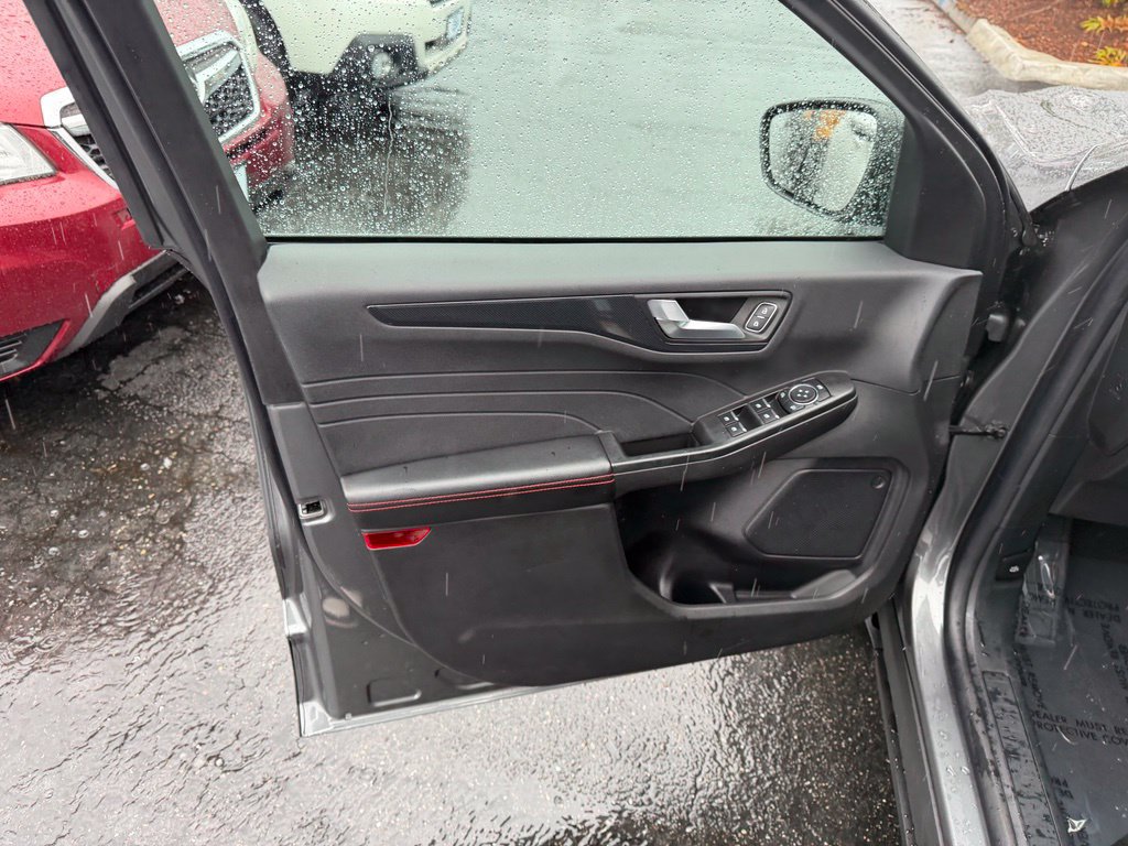 Certified 2025 Ford Escape ST-Line AWD/4WD image 10