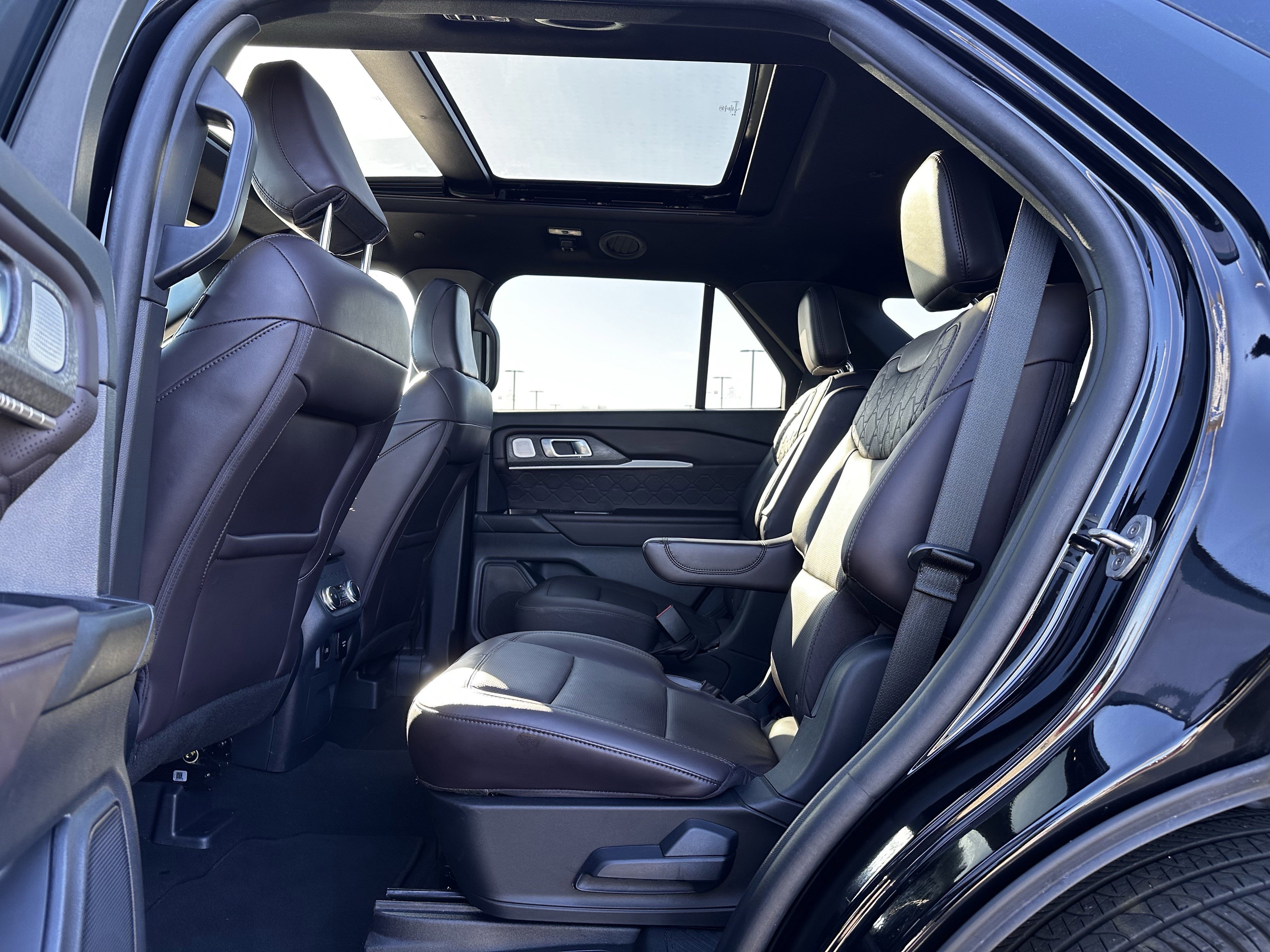 Certified 2025 Ford Explorer Platinum w/ LUX Leather Package image 19