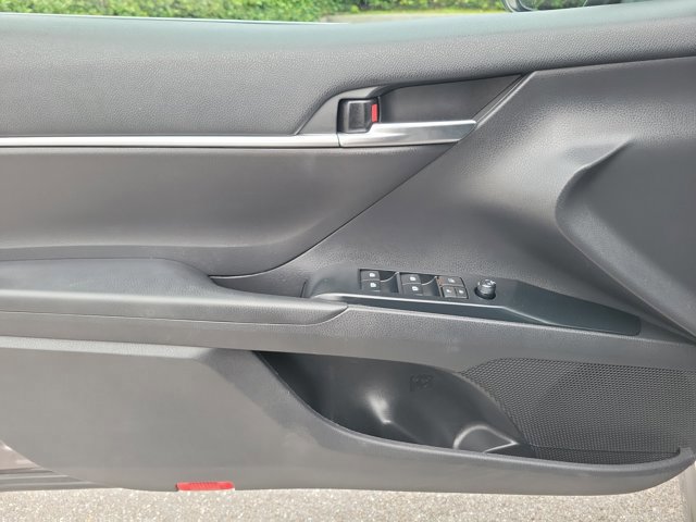Used 2020 Toyota Camry SE FWD image 26