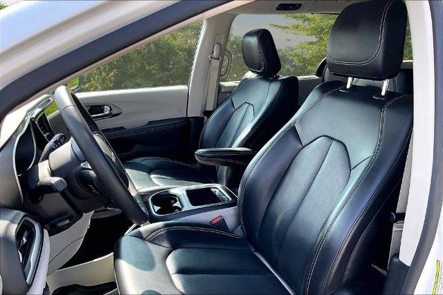 Used 2023 Chrysler Pacifica Touring-L FWD image 24