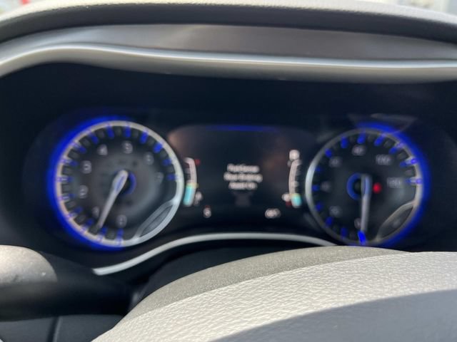 Used 2023 Chrysler Pacifica Touring-L FWD image 39