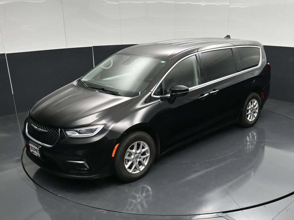 Used 2024 Chrysler Pacifica Touring-L FWD image 44