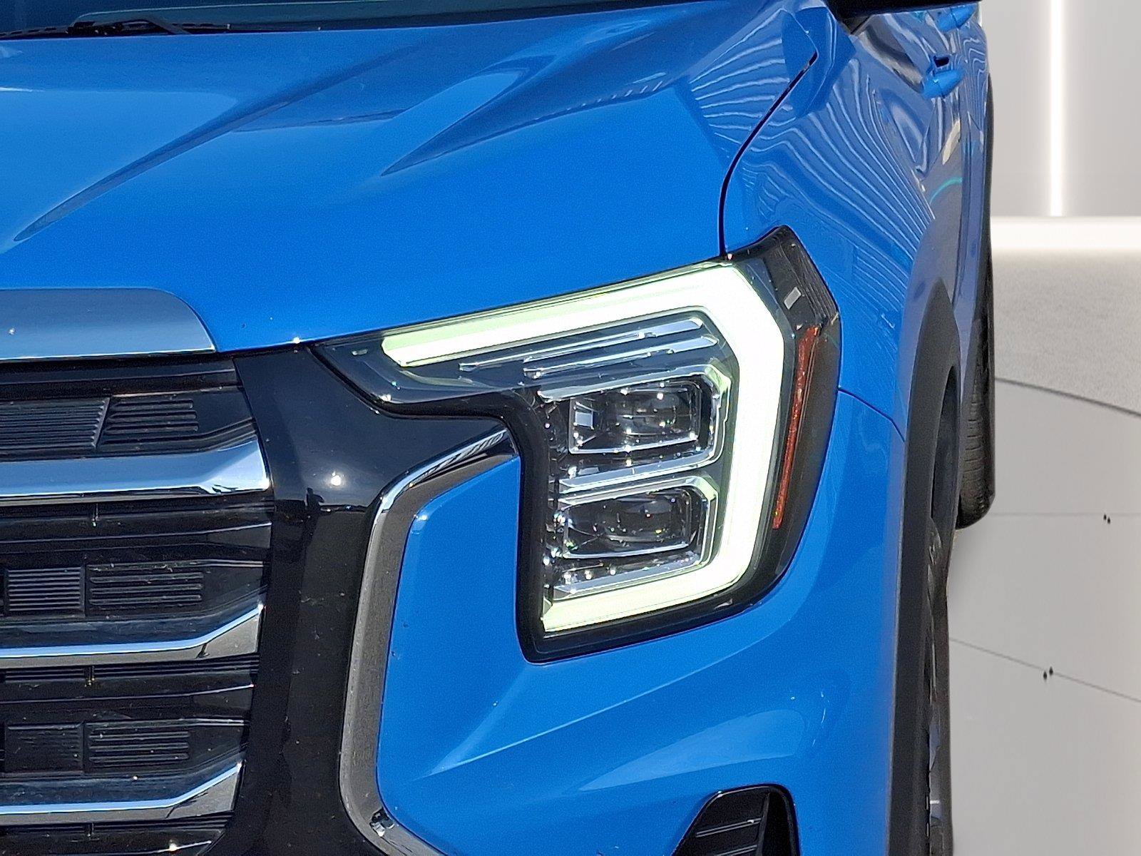 Used 2025 GMC Terrain Elevation w/ Elevation Premium Package AWD/4WD image 8