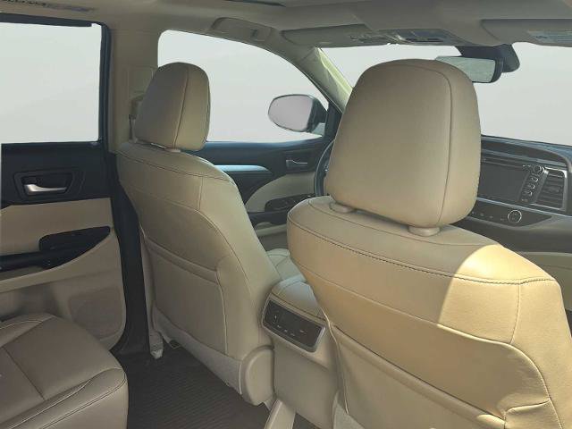 Used 2019 Toyota Highlander XLE AWD/4WD image 39