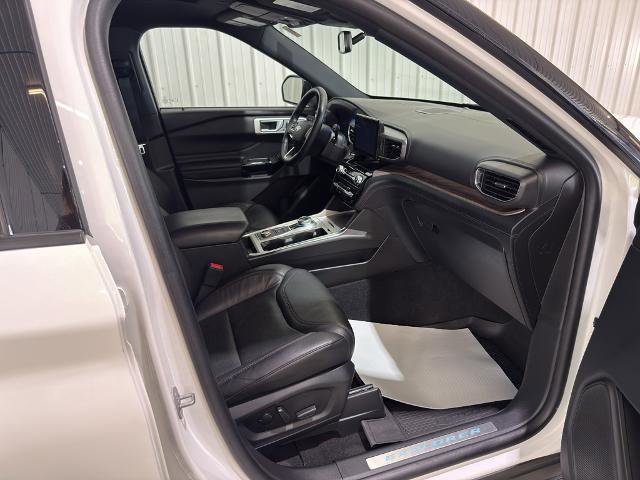 Certified 2023 Ford Explorer Platinum w/ Class IV Trailer Tow Package AWD/4WD image 32