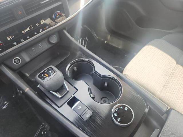 Used 2023 Nissan Rogue SV AWD/4WD image 29