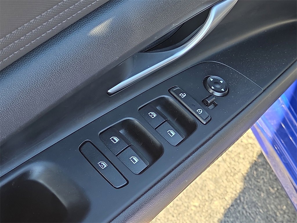 Used 2023 Hyundai Elantra Limited image 19