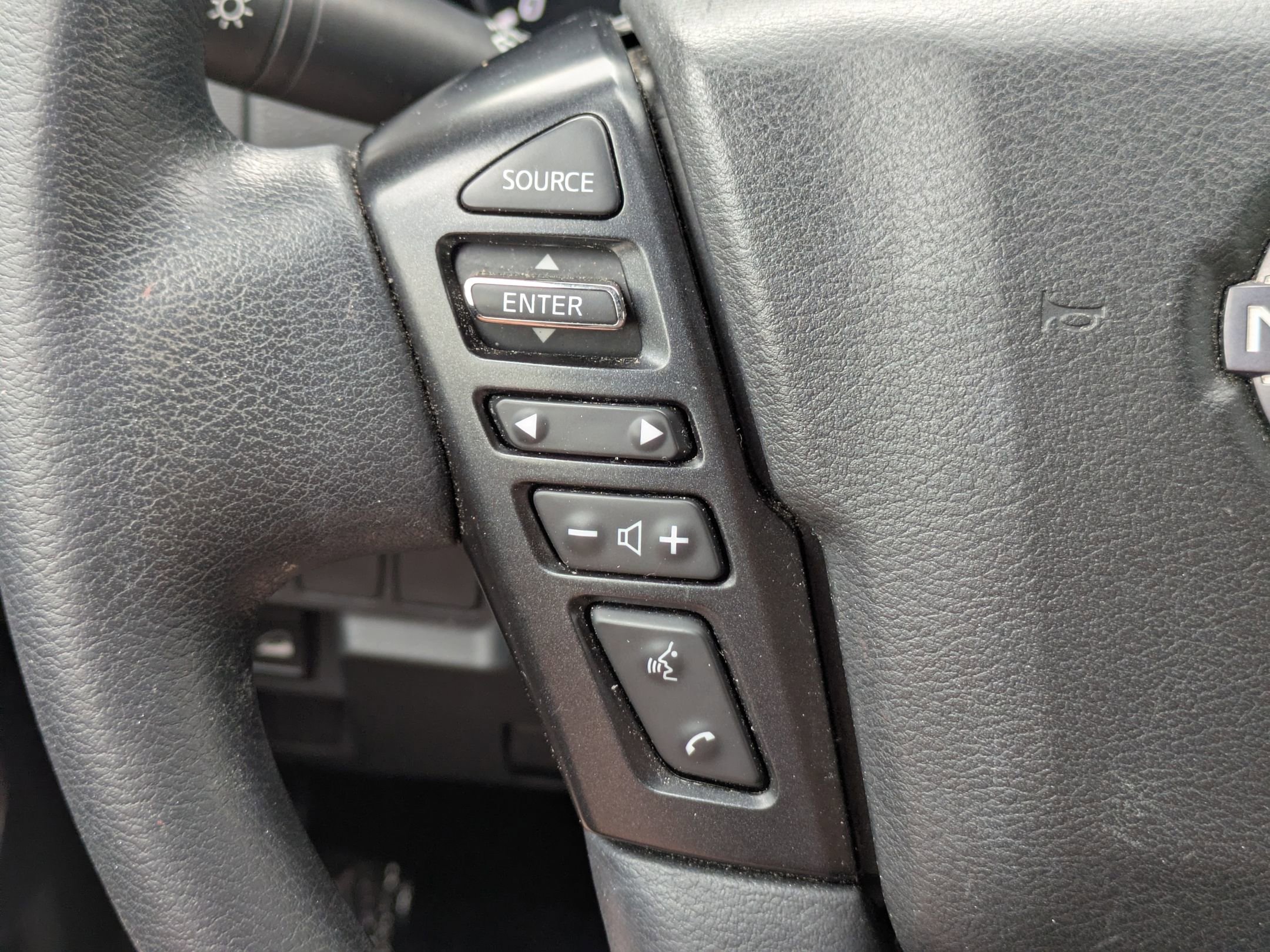 Used 2022 Nissan Frontier SV AWD/4WD image 15