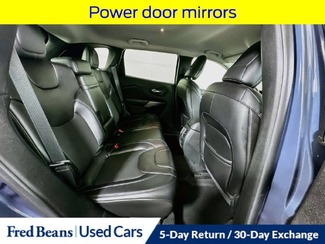 Used 2019 Jeep Cherokee Latitude Plus w/ Cold Weather Group AWD/4WD image 31