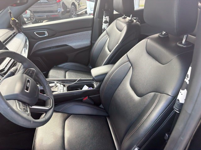Used 2024 Jeep Compass Latitude w/ Sun and Sound Group AWD/4WD image 8