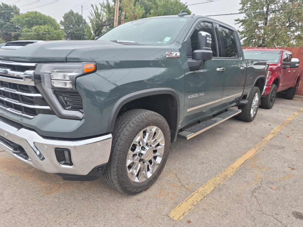 Used 2026 Chevrolet Silverado 2500 LTZ w/ LTZ Premium Package AWD/4WD image 5
