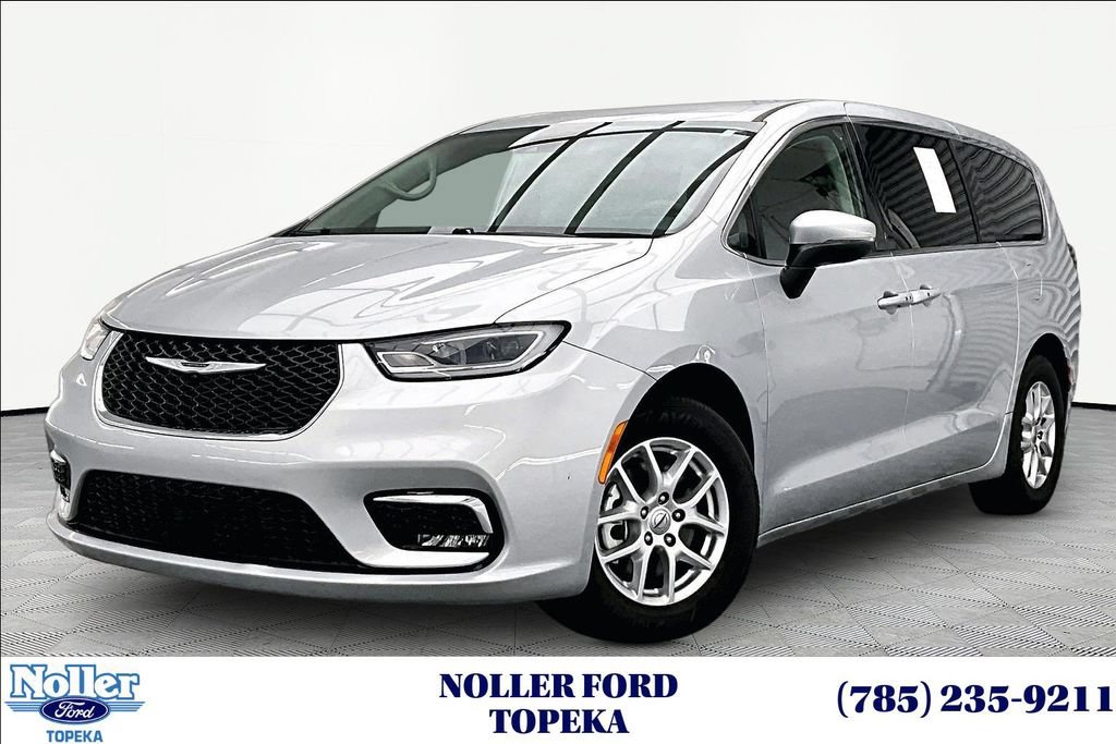 Used 2023 Chrysler Pacifica Touring-L