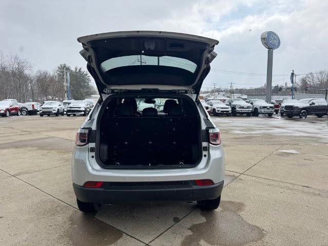 Used 2025 Jeep Compass Limited image 6