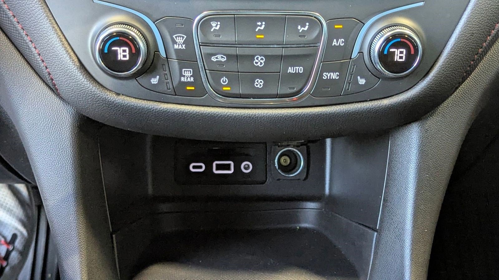 Used 2023 Chevrolet Equinox RS w/ RS Leather Package image 27