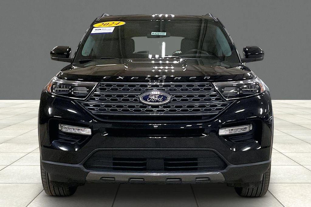 Certified 2024 Ford Explorer XLT w/ Equipment Group 202A AWD/4WD image 3