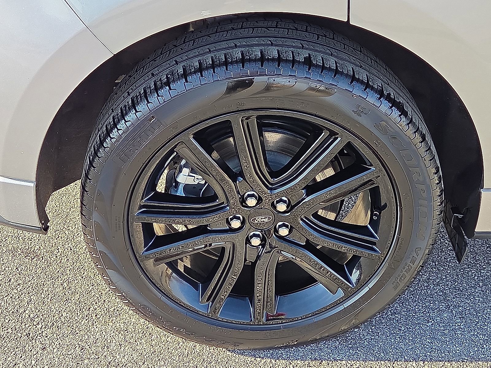 Certified 2024 Ford Edge ST-Line w/ Class II Trailer Tow Package image 7