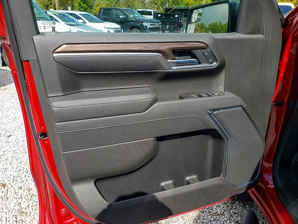 Used 2025 Chevrolet Silverado 1500 RST w/ Dark Appearance Package image 9