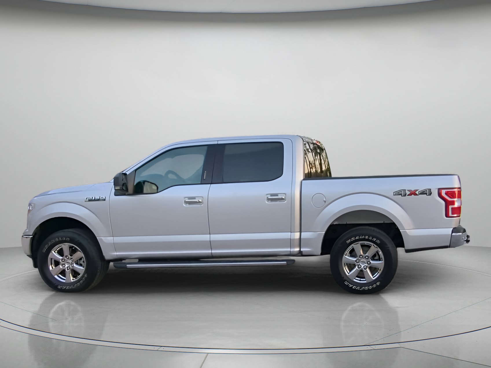 Certified 2019 Ford F150 XLT w/ Equipment Group 302A Luxury AWD/4WD image 18