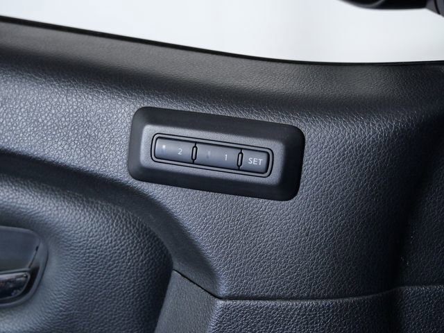 Used 2021 Nissan Titan PRO-4X w/ Pro-4x Convenience Package AWD/4WD image 26