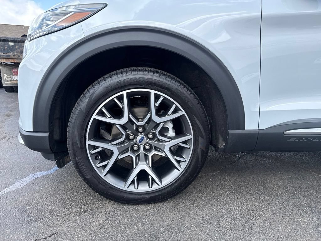 Certified 2025 Ford Explorer Platinum w/ Ultimate Package AWD/4WD image 52