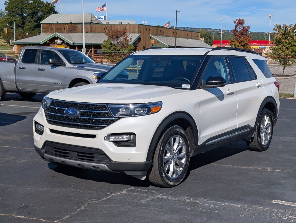 Certified 2024 Ford Explorer XLT w/ Equipment Group 202A AWD/4WD image 3