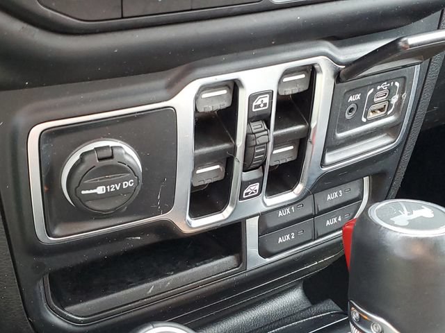 Used 2022 Jeep Wrangler Unlimited Sahara w/ Cold Weather Group AWD/4WD image 18