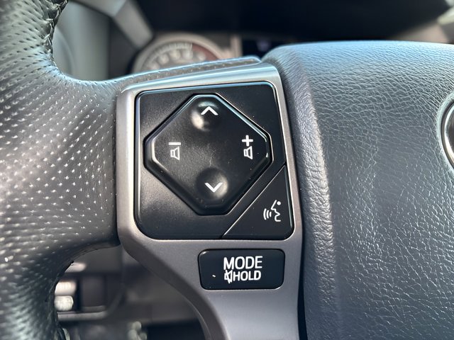 Used 2017 Toyota Tacoma Limited w/ Tow Package AWD/4WD image 18