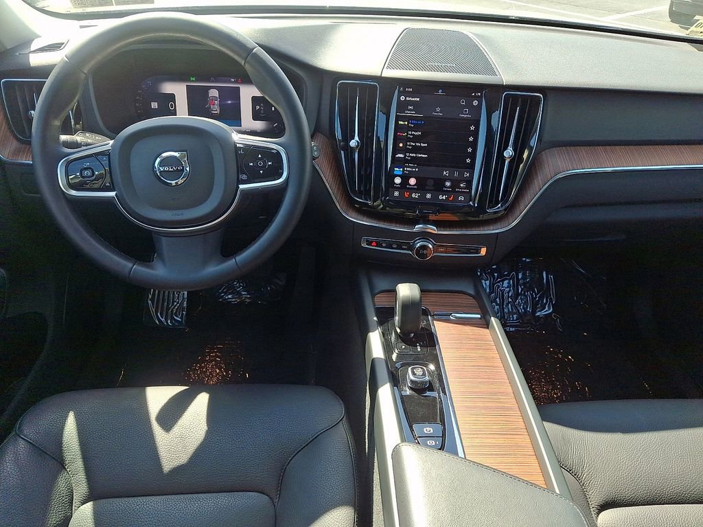 Used 2024 Volvo XC60 B5 Plus w/ Protection Package Premier AWD/4WD image 11