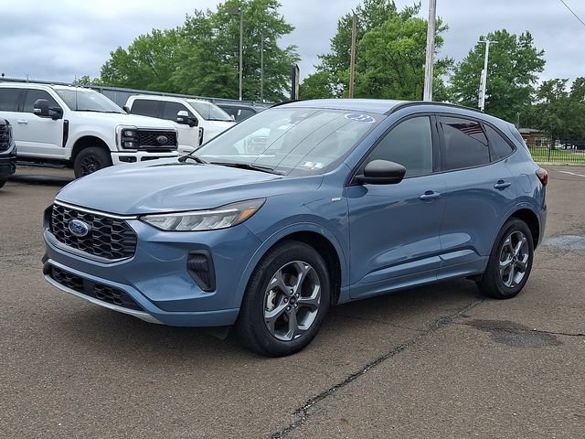 Certified 2023 Ford Escape ST-Line w/ Tech Pack #1 AWD/4WD image 3