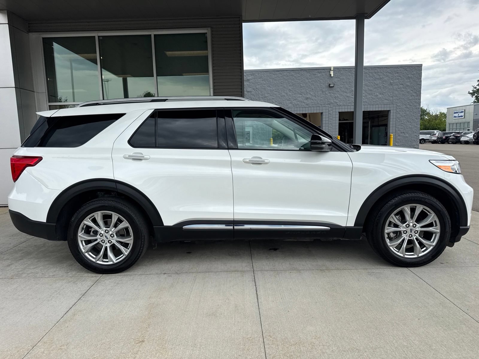 Certified 2024 Ford Explorer Limited w/ Equipment Group 301A AWD/4WD image 9