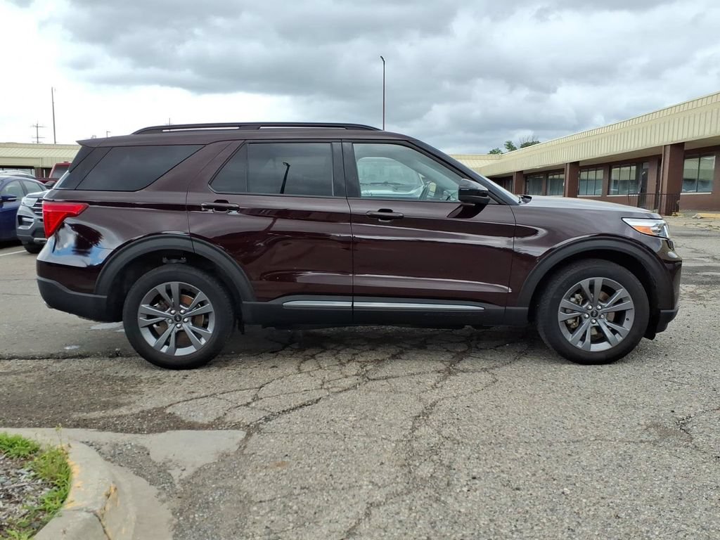 Certified 2023 Ford Explorer XLT w/ Equipment Group 202A AWD/4WD image 6