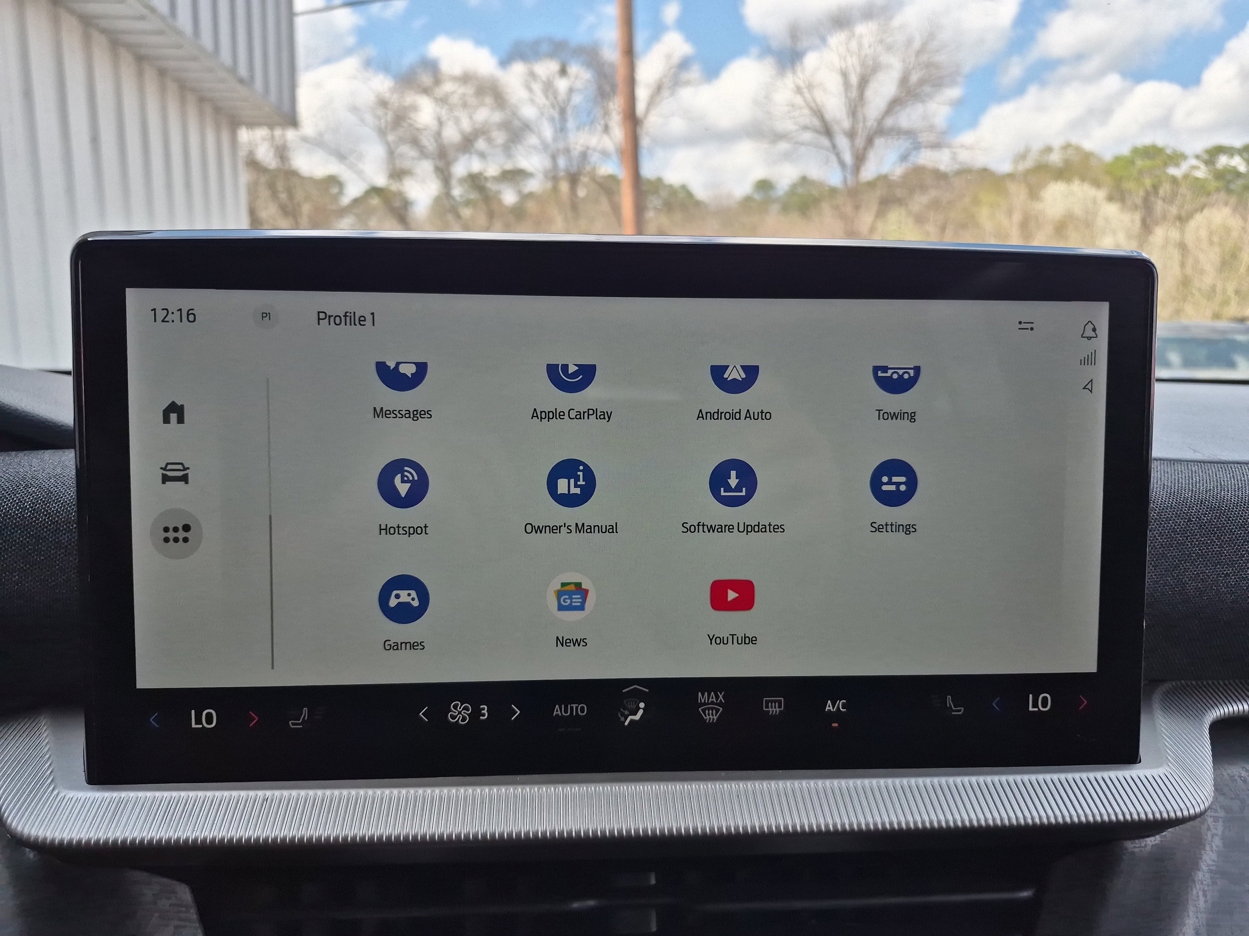 Certified 2025 Ford Explorer Platinum image 38