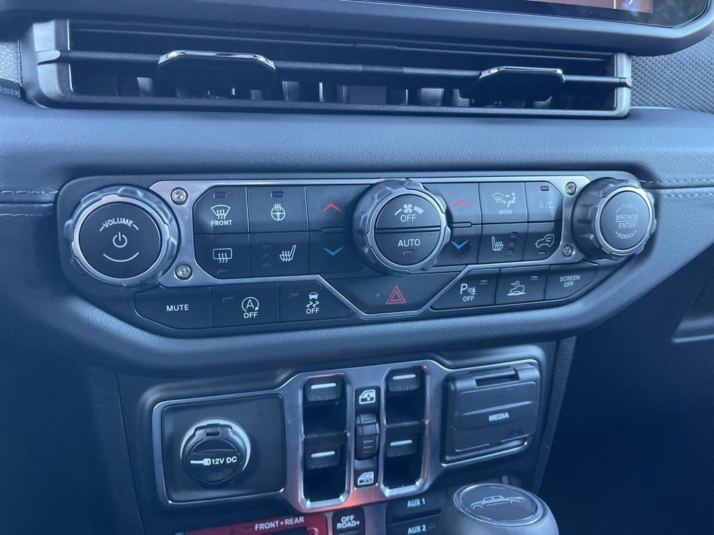 Used 2025 Jeep Gladiator Rubicon image 12