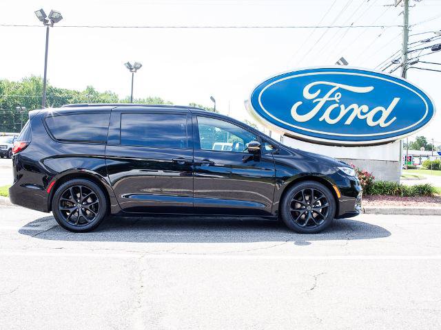Used 2025 Chrysler Pacifica Limited