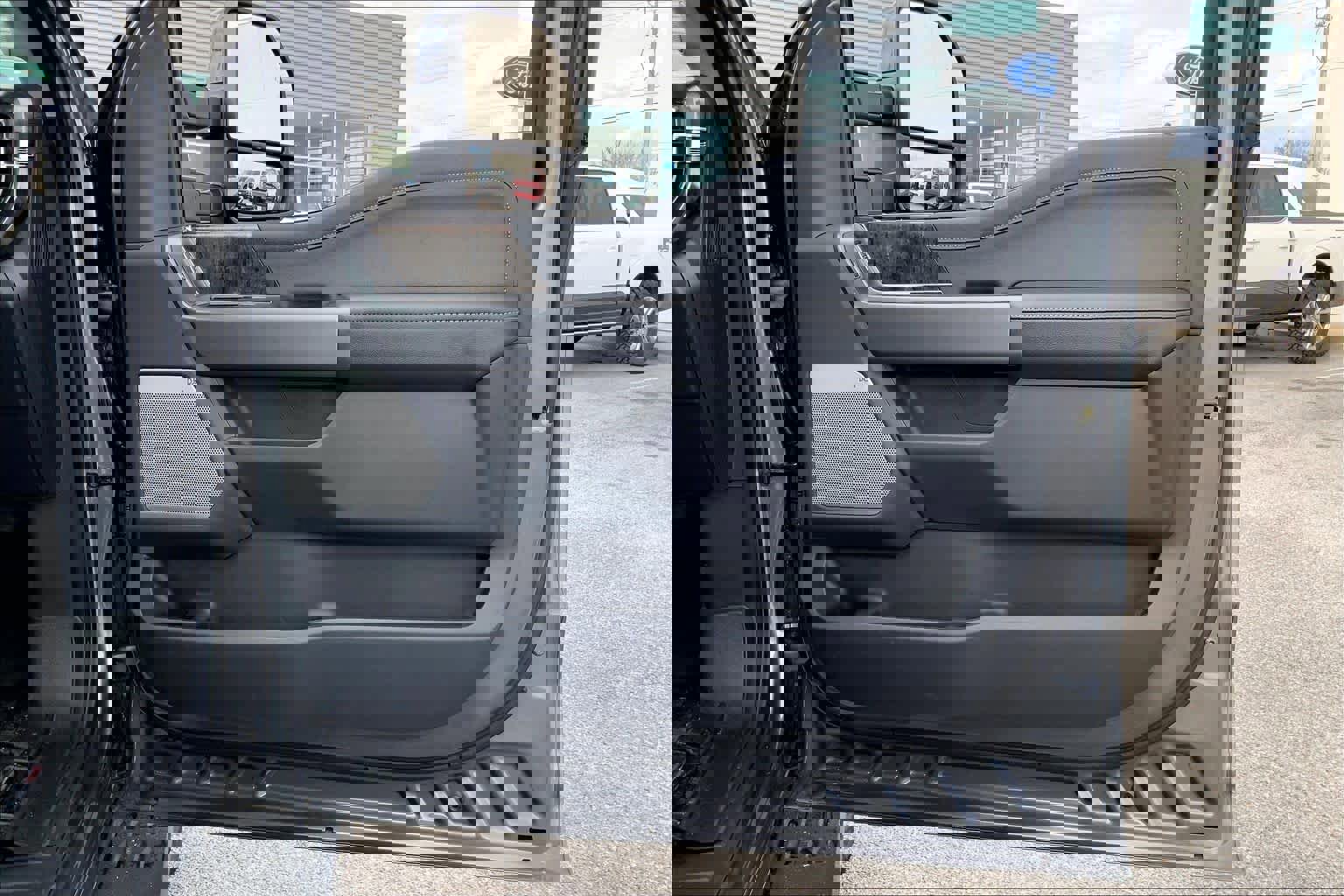 Certified 2025 Ford F250 Lariat w/ Tremor Off-Road Package image 22