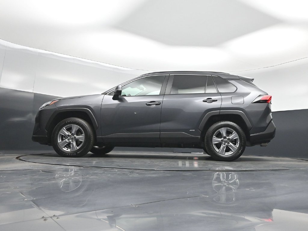 Used 2022 Toyota RAV4 XLE AWD/4WD image 7