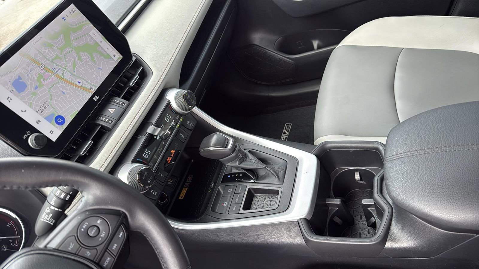 Used 2024 Toyota RAV4 XLE Premium image 21