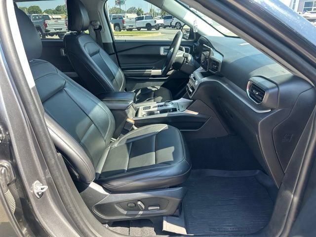 Certified 2023 Ford Explorer XLT w/ Equipment Group 202A RWD image 11