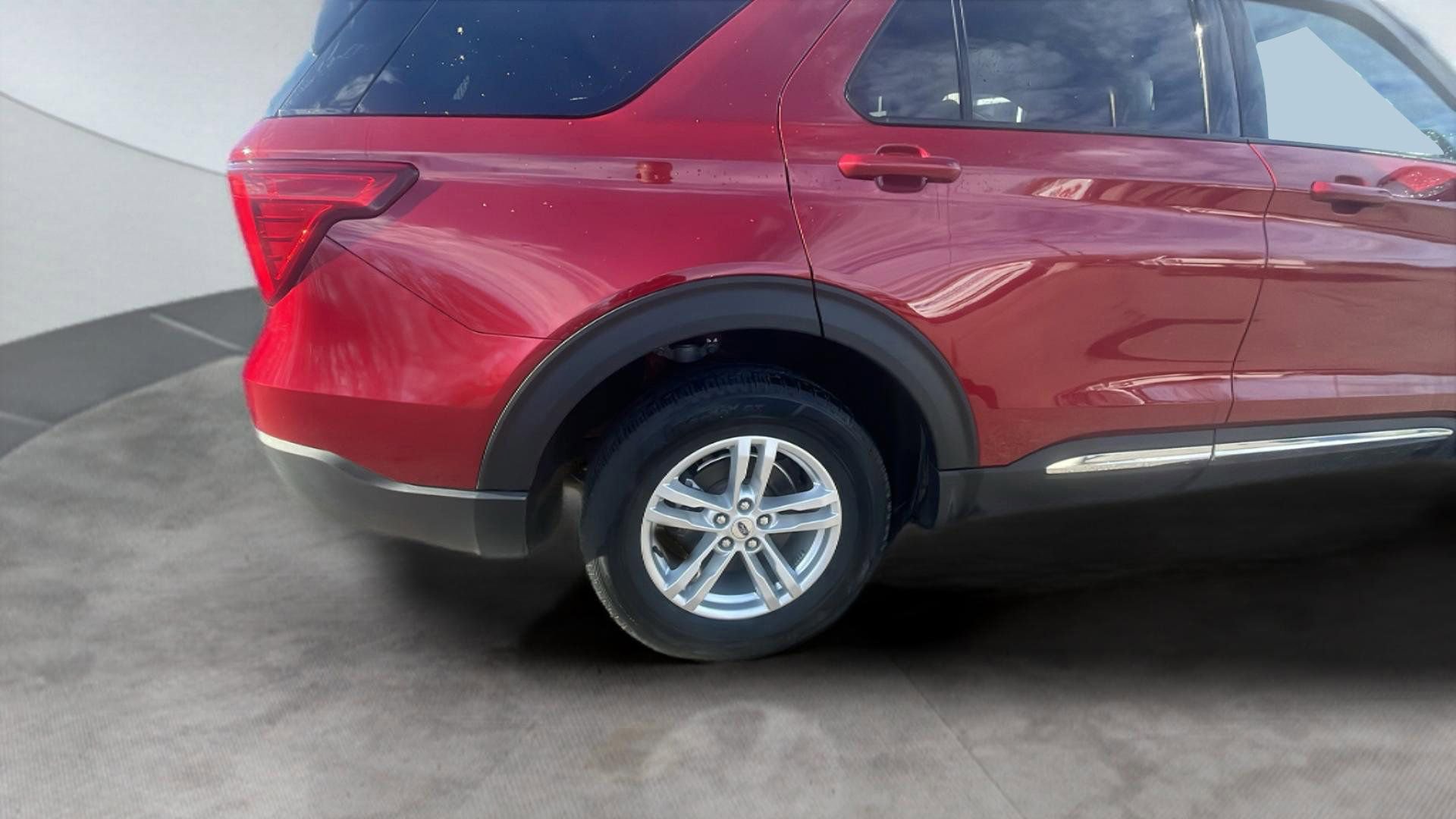 Certified 2023 Ford Explorer XLT w/ Class IV Trailer Tow Package image 25