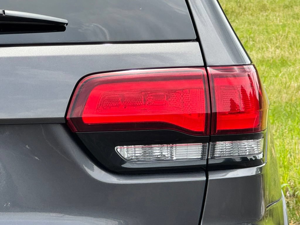 Used 2020 Jeep Grand Cherokee Altitude AWD/4WD image 12