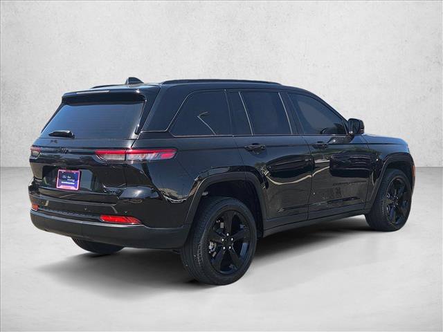 Used 2023 Jeep Grand Cherokee Limited w/ Black Appearance Package AWD/4WD image 5