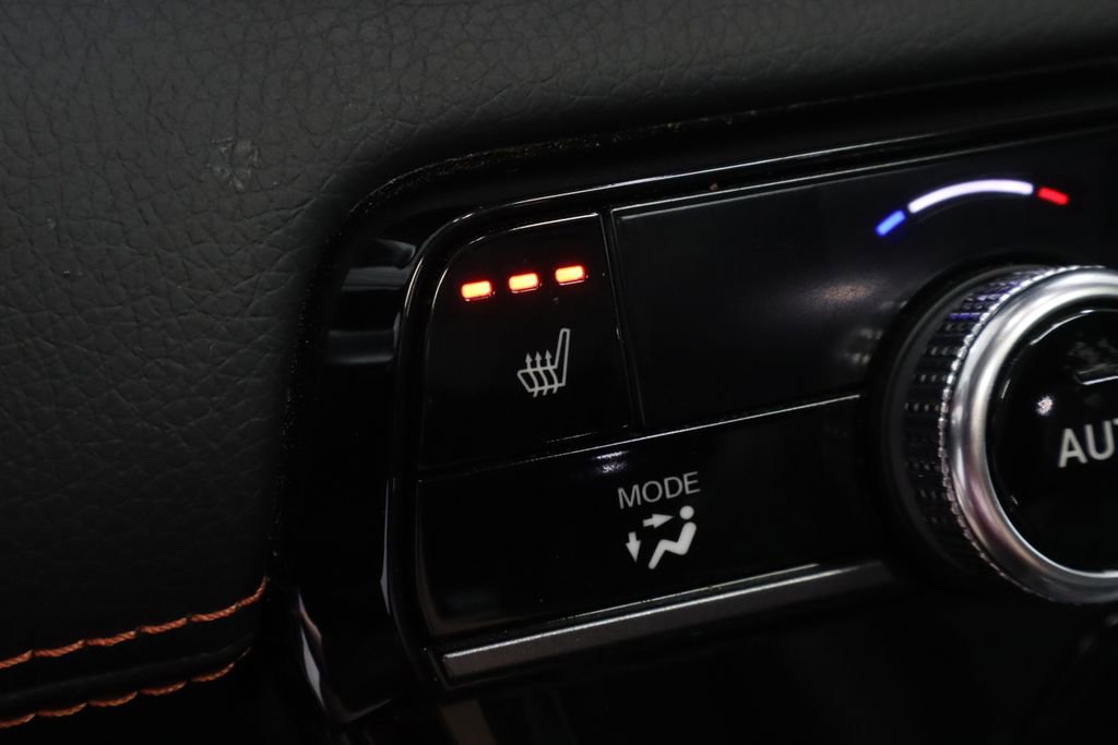 Used 2025 Honda Pilot TrailSport image 4