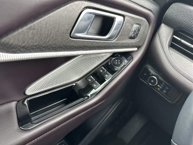 Certified 2025 Ford Explorer Platinum RWD image 14