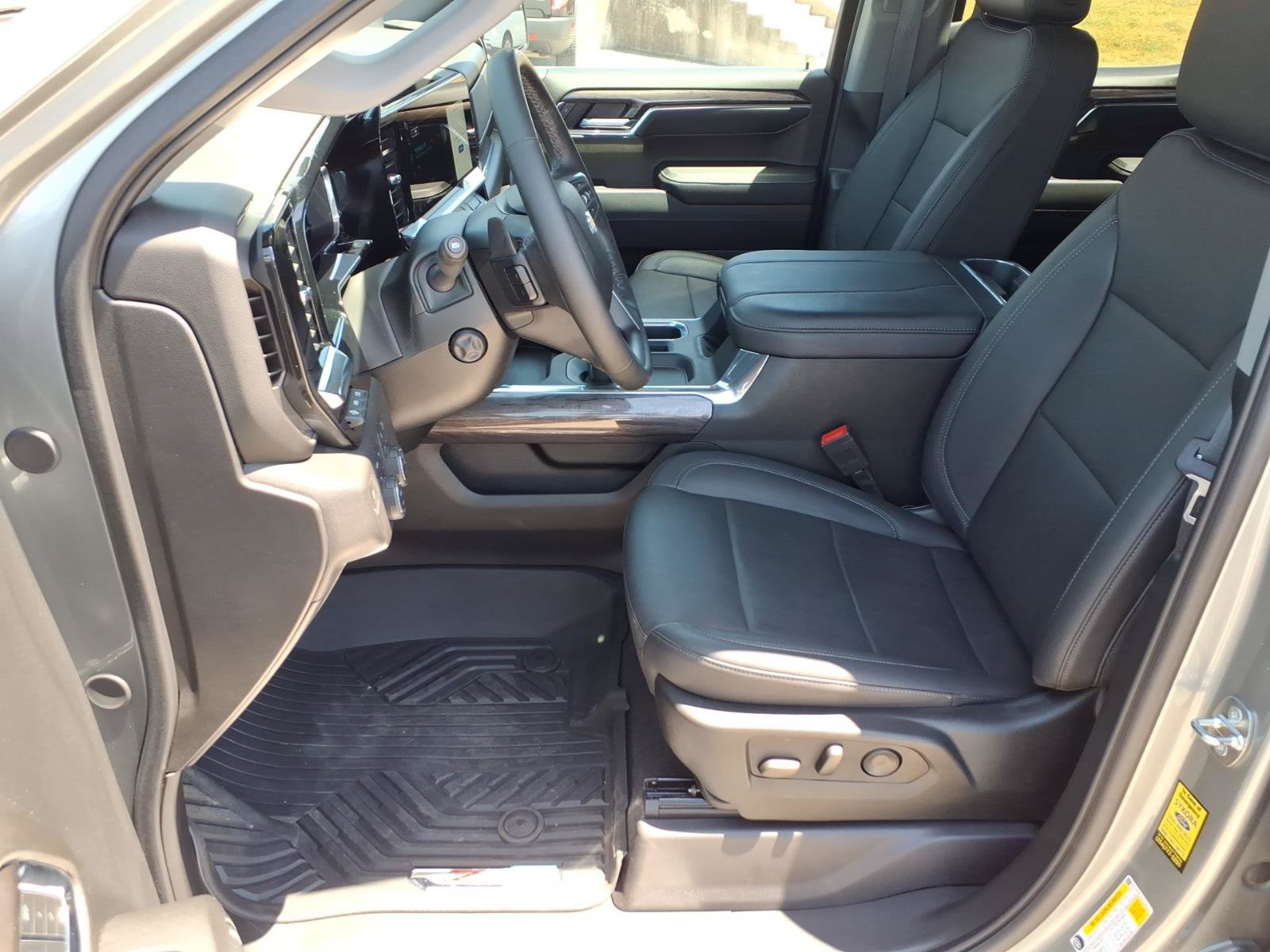 Used 2024 Chevrolet Silverado 1500 LTZ AWD/4WD image 8