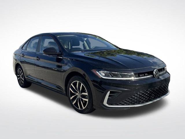 Used 2025 Volkswagen Jetta SE FWD image 2